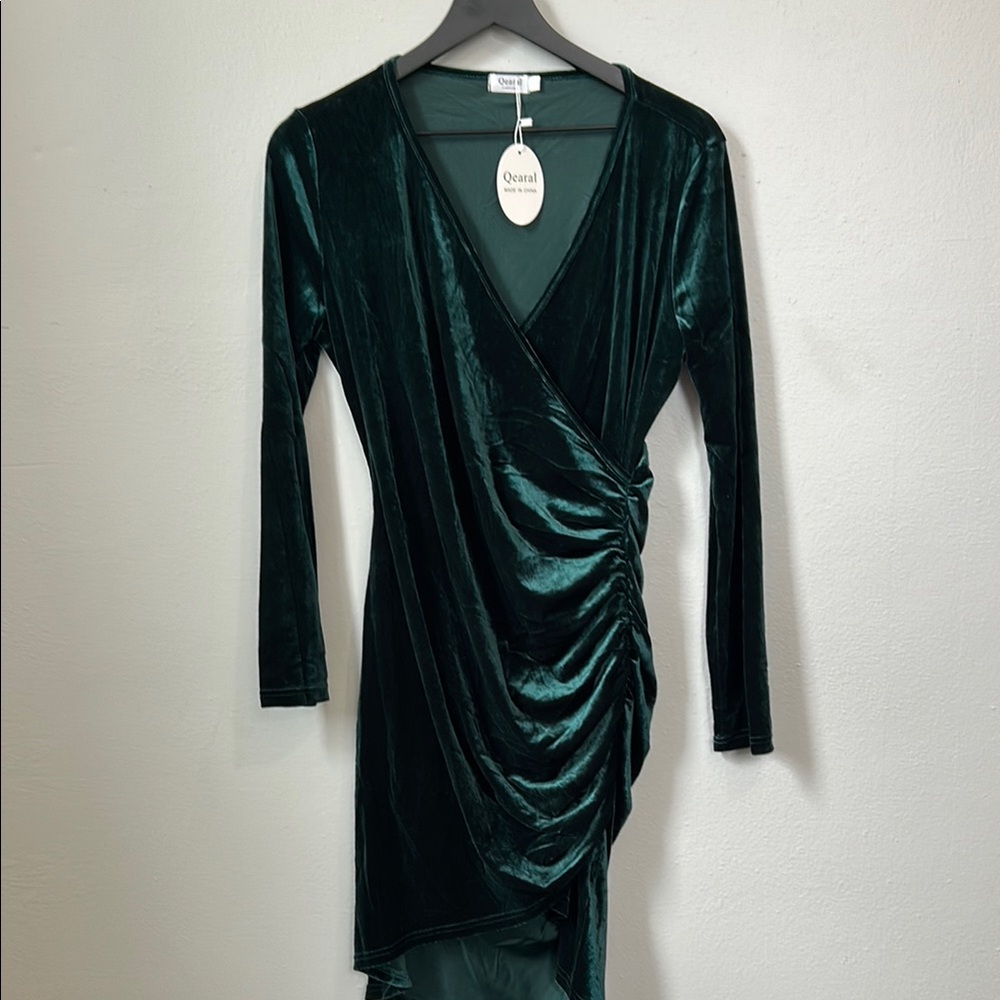 Que Green Ruched Wrap Bodycon Dress